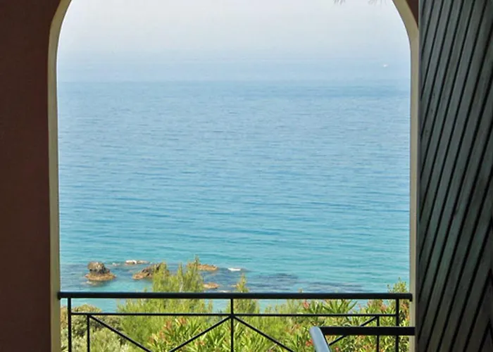 Charming With Swimming Pool Near Pelekas